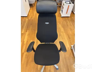 Office workstation with height-adjustable desk, Kinnarps chair, 2 Dell monitors