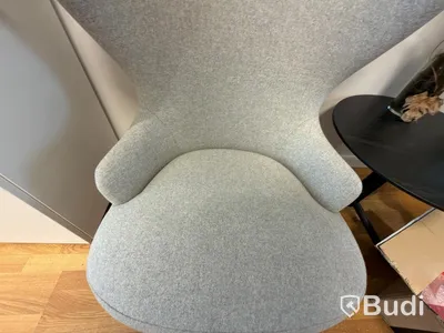 2 fåtöljer Tom Dixon "Wingback Micro Chair" och bord