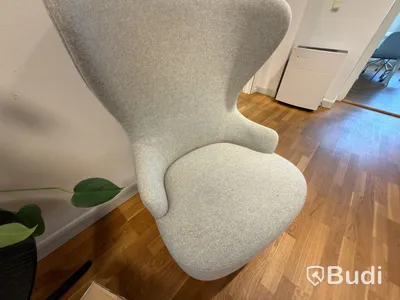 2 fåtöljer Tom Dixon "Wingback Micro Chair" och bord