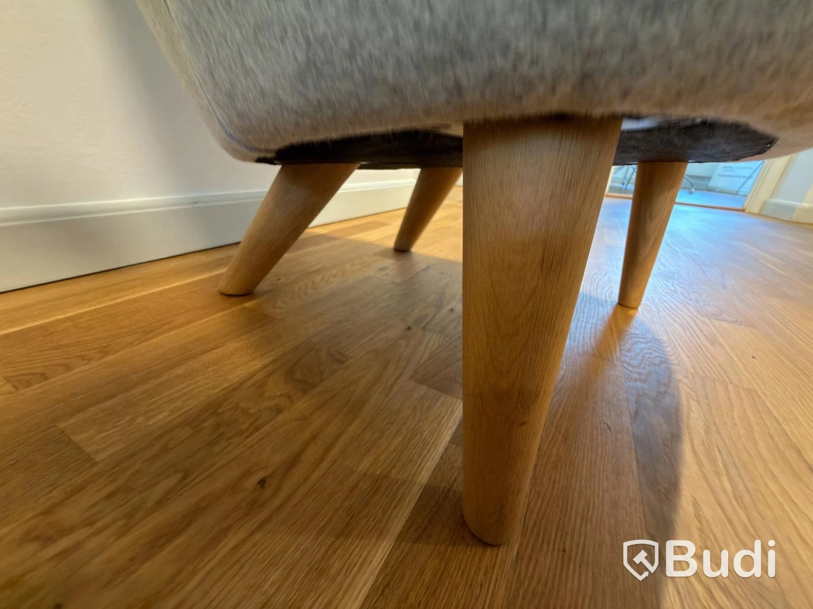 2 fåtöljer Tom Dixon "Wingback Micro Chair" och bord