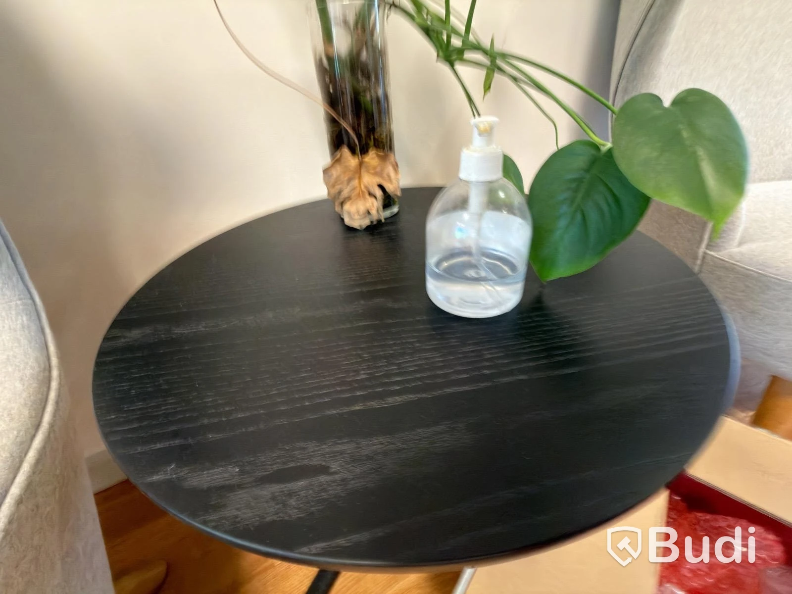 2 fåtöljer Tom Dixon "Wingback Micro Chair" och bord