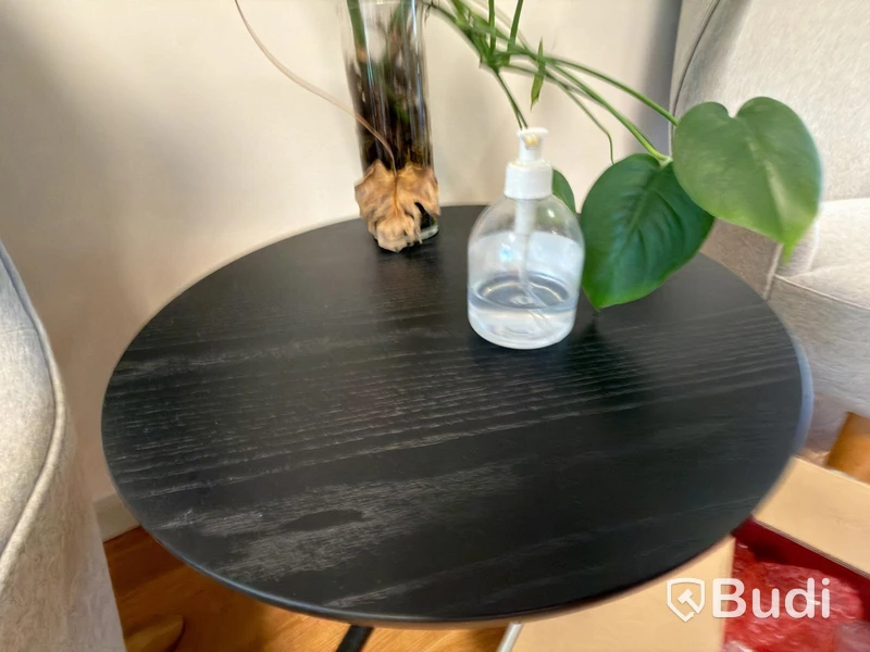 2 fåtöljer Tom Dixon "Wingback Micro Chair" och bord