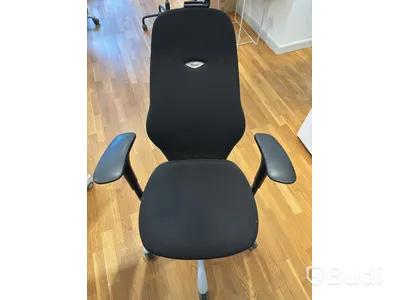 Office workstation with height-adjustable desk, Kinnarps chair, and 2 Dell monitors