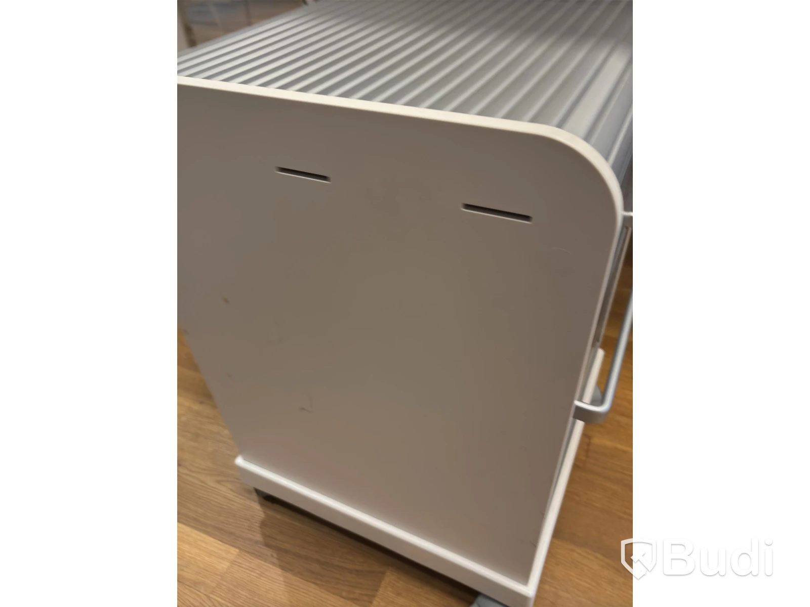 Kontorsplats med höj- sänkbart skrivbord, kinnarps stol, 2 st dell skärmar
