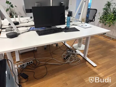 Office workstation with height-adjustable desk, Kinnarps chair, 1 Dell monitor