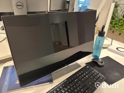 Office workstation with height-adjustable desk, Kinnarps chair, 1 Dell monitor