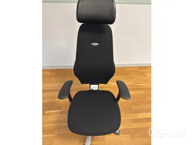 Office workstation with height-adjustable desk, Kinnarps chair, 1 Dell monitor