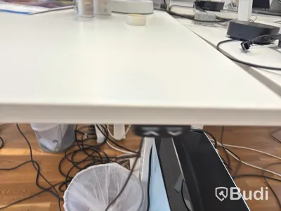 Office workstation with height-adjustable desk, Kinnarps chair, 1 Dell monitor