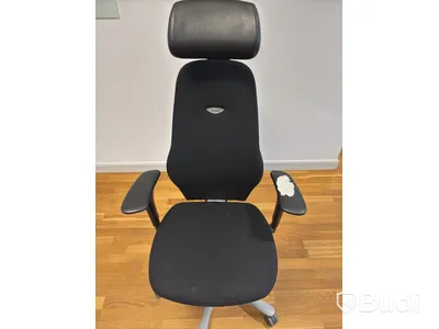 Office workstation with height-adjustable desk, Kinnarps chair, 1 Dell monitor