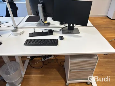 Office workstation with height-adjustable desk, chair and 1 Dell monitor