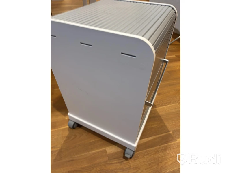Kontorsplats med höj- sänkbart skrivbord, stol, 1 st dell skärmar