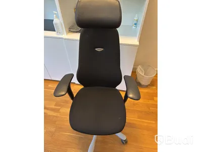 Office workstation with height-adjustable desk, Kinnarps chair, 1 Dell monitor