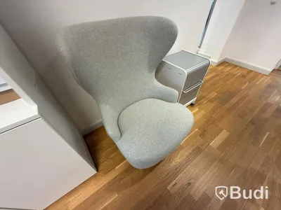 2 st fåtöljer design Tom Dixon "Wingback Micro Chair"