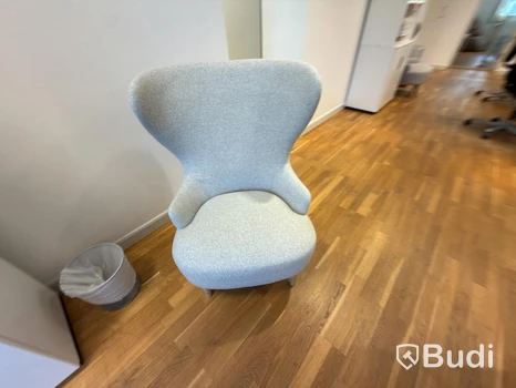 2 st fåtöljer design Tom Dixon "Wingback Micro Chair"