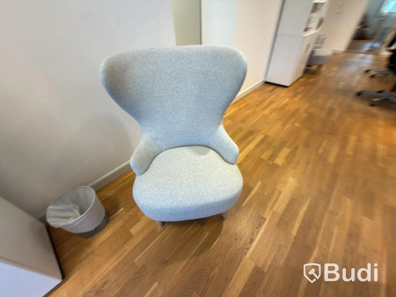 2 st fåtöljer design Tom Dixon "Wingback Micro Chair"