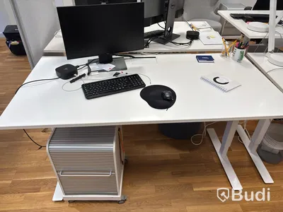 Office workstation with sit-stand desk, Kinnarps chair, 1 Dell monitor