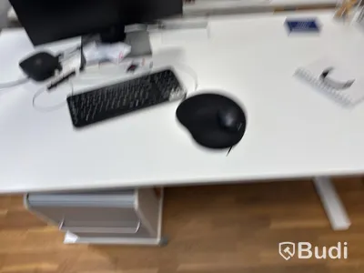 Office workstation with sit-stand desk, Kinnarps chair, 1 Dell monitor