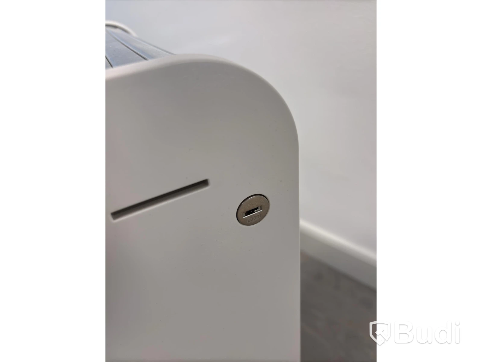 Kontorsplats med höj- sänkbart skrivbord, kinnarps stol, 2 st hp skärmar