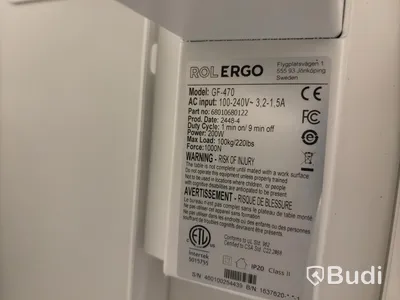 Kontorsplats med höj- sänkbart skrivbord, kinnarps stol, 2 st hp skärmar