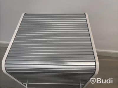 Kontorsplats med höj- sänkbart skrivbord, kinnarps stol, 2 st hp skärmar