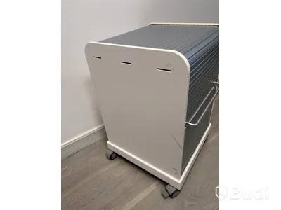 Office workstation with height-adjustable desk, Kinnarps chair, 1 Dell monitor