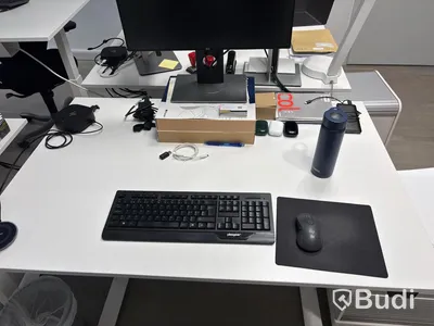 Office workstation with height-adjustable desk, Kinnarps chair, 1 Dell monitor