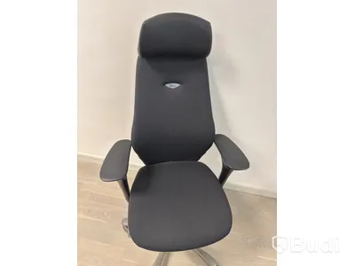 Office workstation with height-adjustable desk, Kinnarps chair, 1 Dell monitor