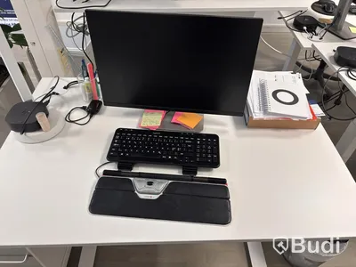 Office workstation with height-adjustable desk, Kinnarps chair, 1 Dell monitor