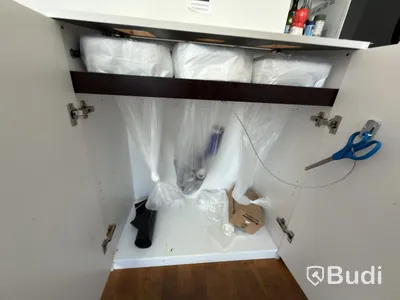Waste sorting station
