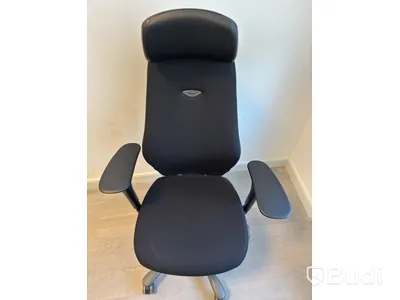 Office workstation with height-adjustable desk, Kinnarps chair and 2 Dell monitors