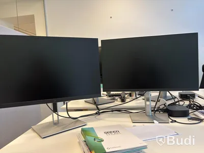Office workstation with height-adjustable desk, Kinnarps chair, 1 Dell monitor, 1 HP monitor