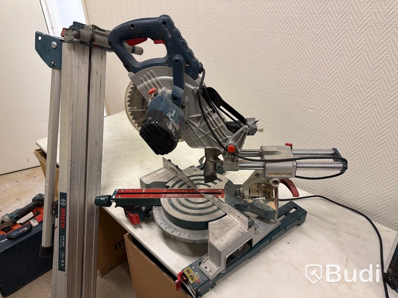 Kap- & gersåg med stativ Bosch