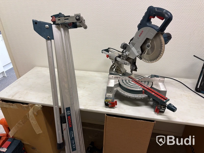 Kap- & gersåg med stativ Bosch