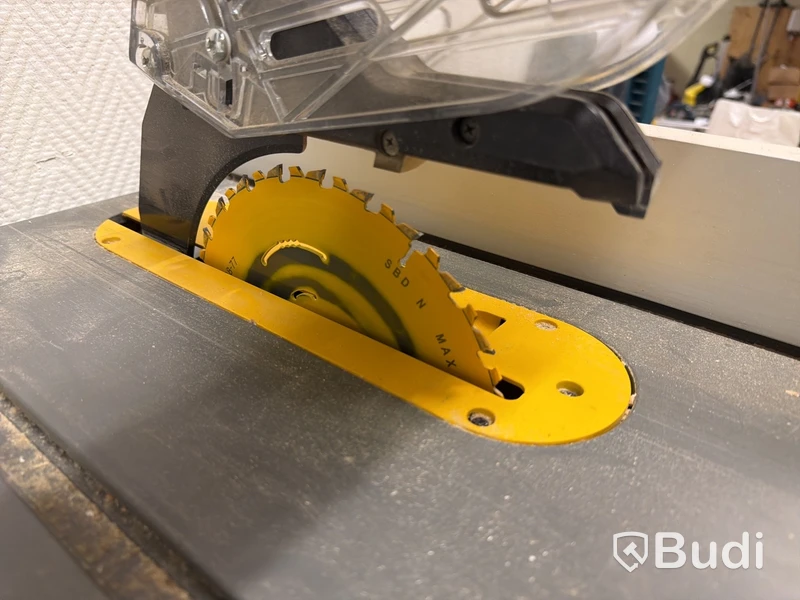 Bordsåg med stativ DeWalt
