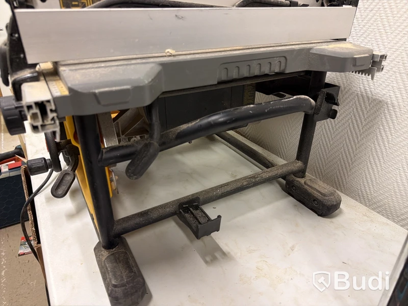 Bordsåg med stativ DeWalt