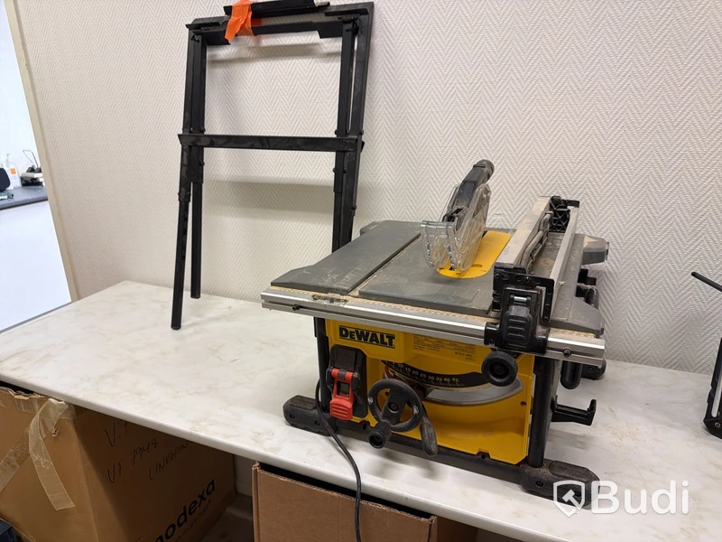 Bordsåg med stativ DeWalt