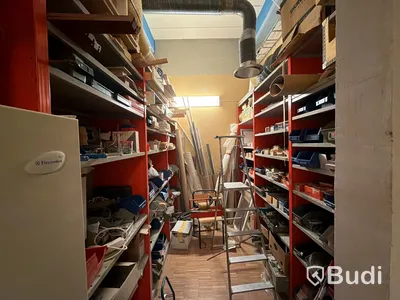 Skruv, verktyg, hyllor m.m. Stort parti