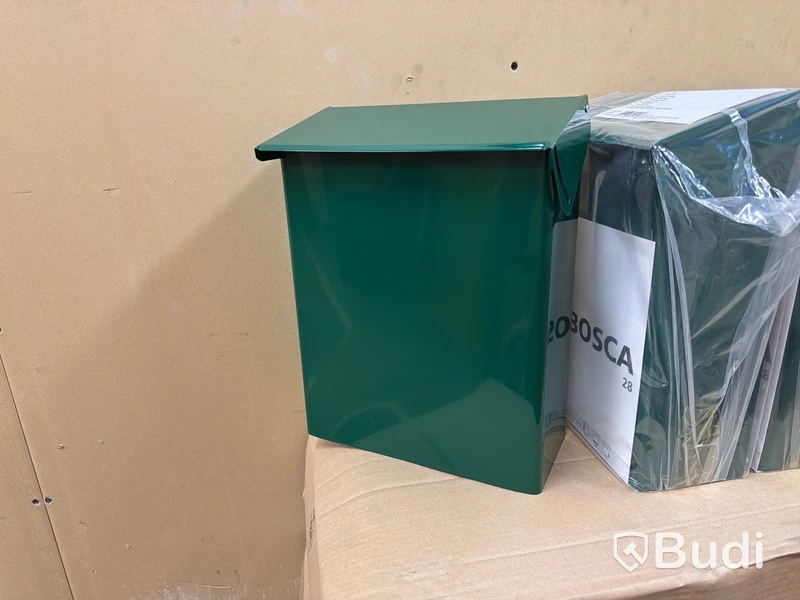 33 st nya postlådor.