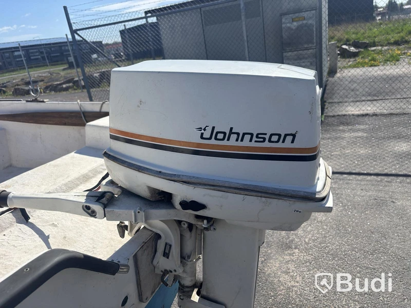 Motorbåt Crescent 475  med Johnson 25HK och båtvagn