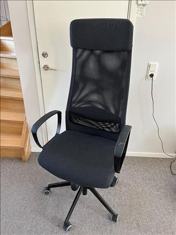 Kontorsstol IKEA Markus med armstöd tygsits