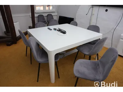 Konferensbord samt 8 st gråa stolar 140x140cm med 73 cm höjd