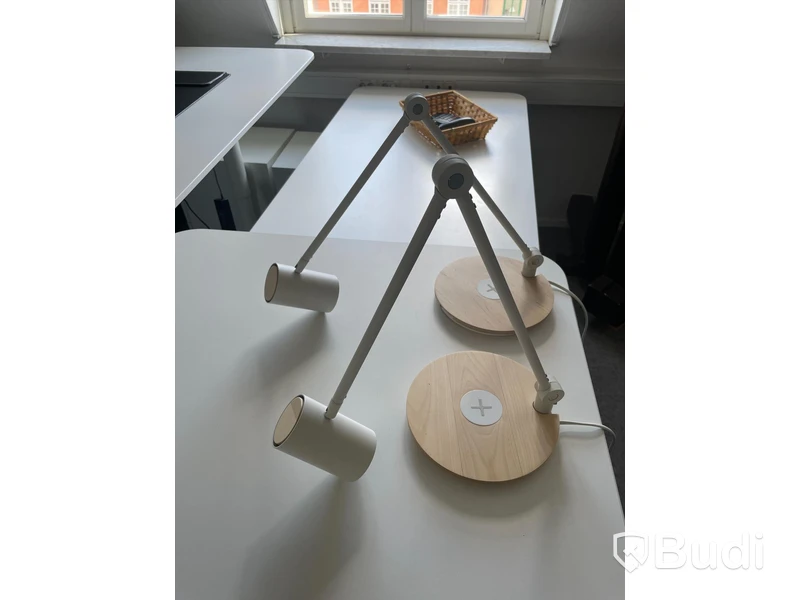 2st IKEA Bordslampor med inbyggd trådlös laddning. IKEA Riggad