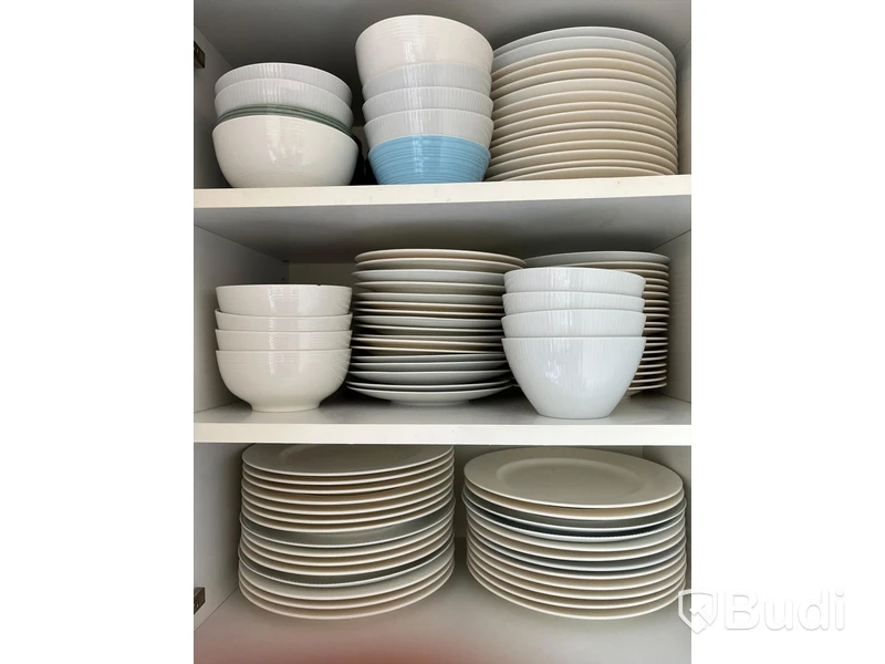 Alla bestick, glas och porslin i köket
