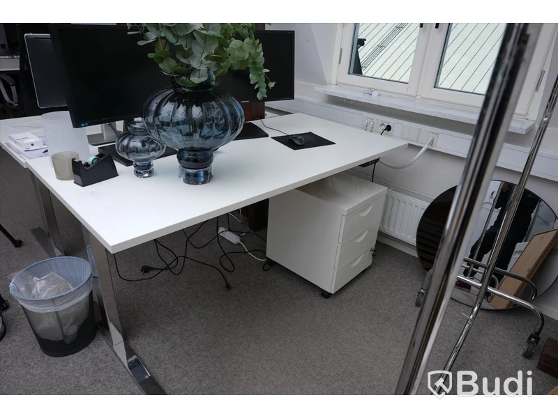 Elektriskt höj och sänkbart skrivbord 160x80cm med kromade ben