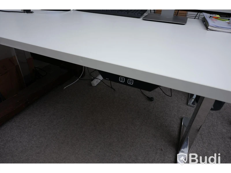 Elektriskt höj och sänkbart skrivbord 160x80cm med kromade