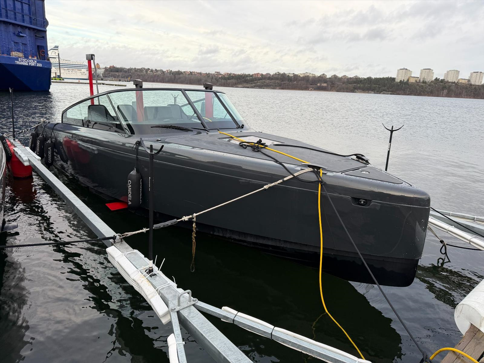 Candela C-8 elektrisk hydrofoilbåt, Daycruiser, Demobåt