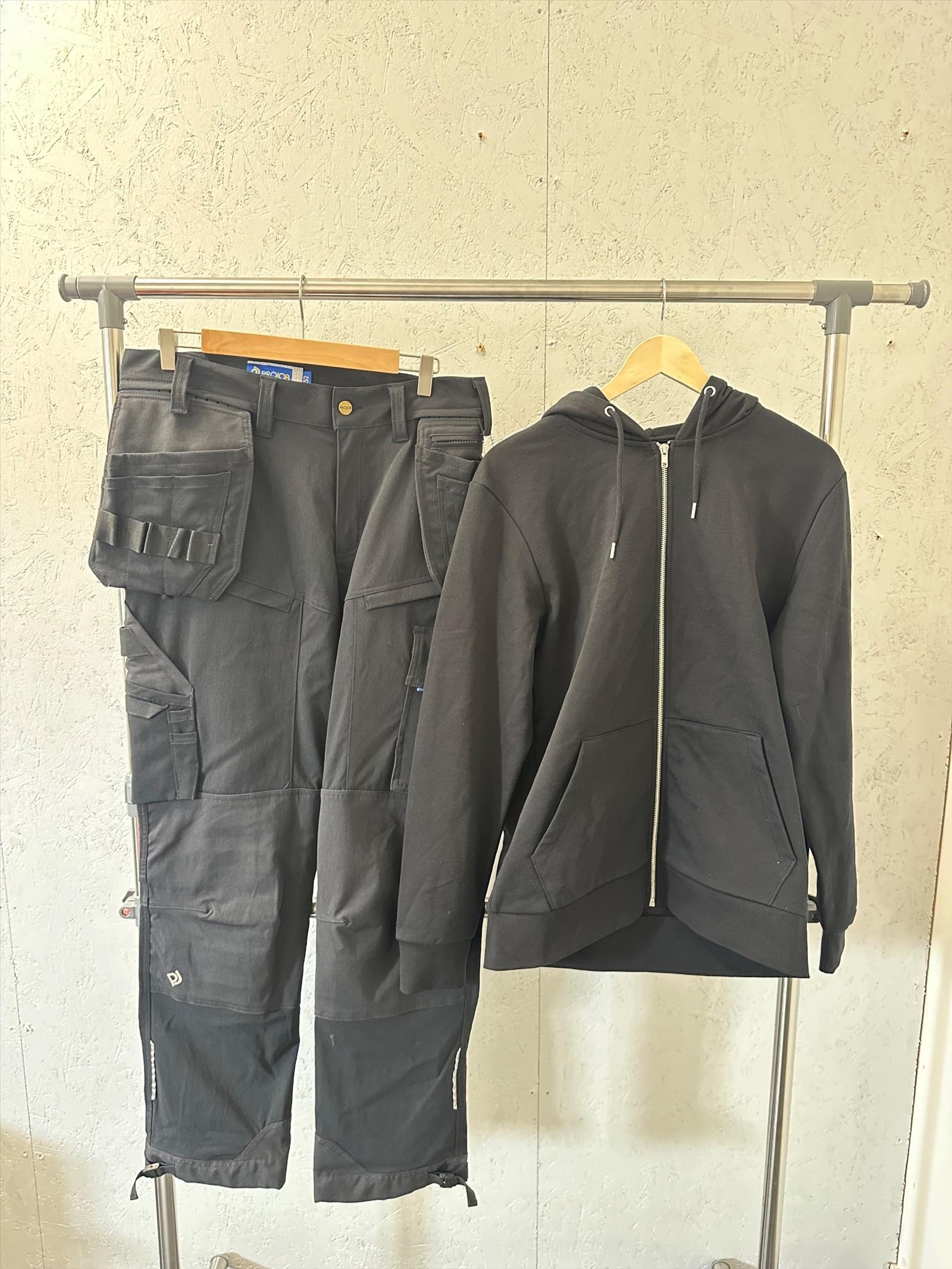 Arbetsbyxor, stl. C52/L, Projob, svart. & (NY) Zip-hoody, stl. L, Jack & Jones, svart.