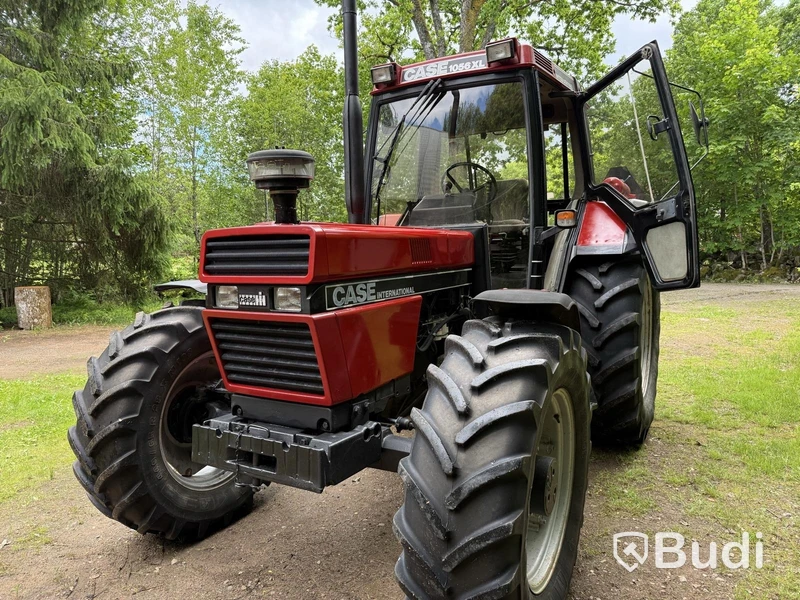 Case IH 1056 4x4 Tractor, 105 hp, 1989