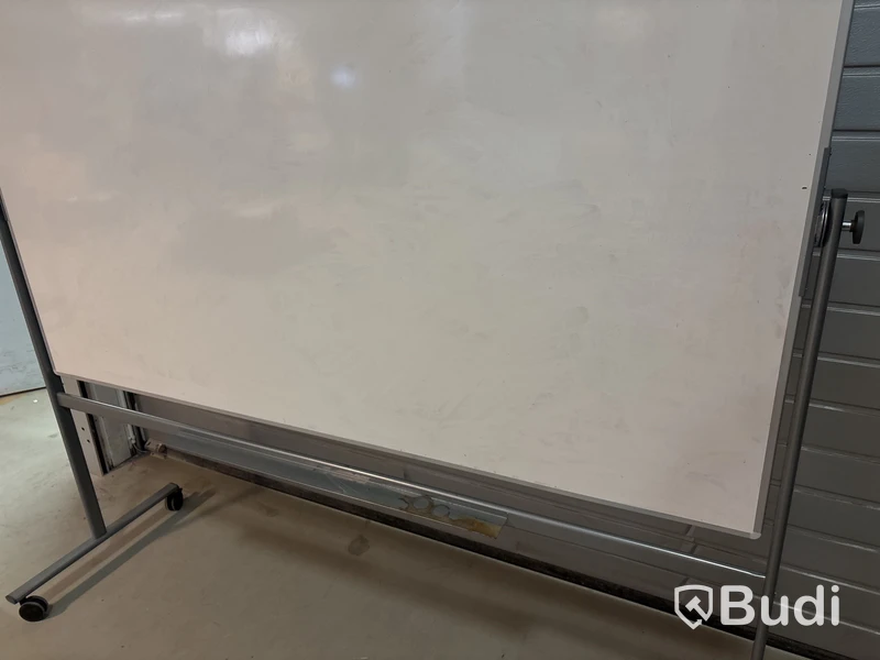 Whiteboardtavla inkl. stativ på hjul