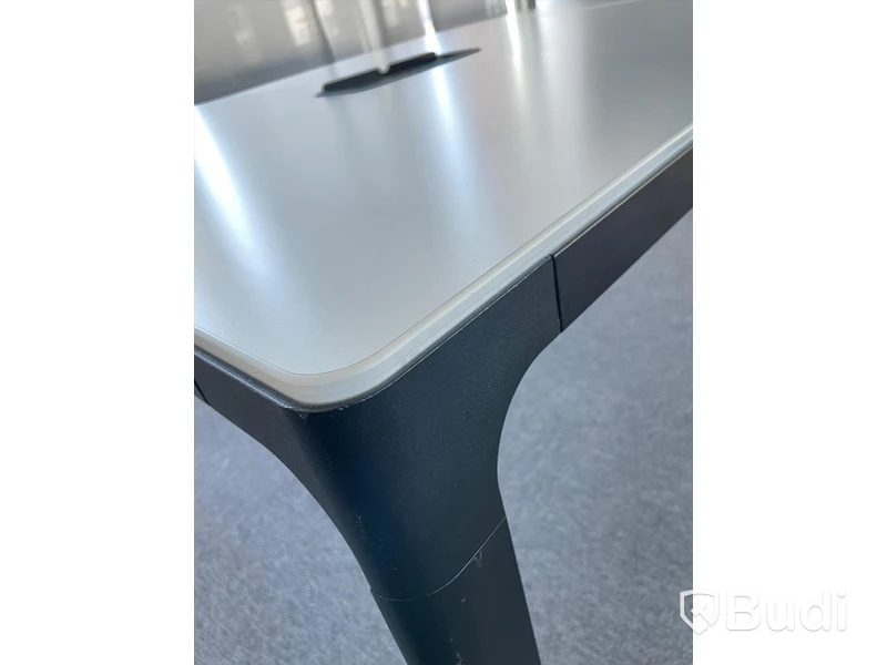 Konferensbord med medielåda 280cm längd , 140 bredd